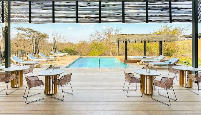 Radisson Safari Hotel Hoedspruit - Amani Spa Pool Deck