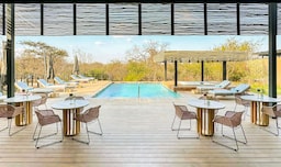 Radisson Safari Hotel Hoedspruit - Amani Spa Pool Deck