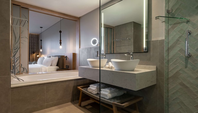 Junior Suite Bathroom - Drakensberg Mountain View