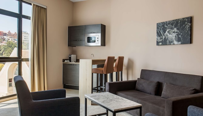 Radisson Serviced Apartments Antananarivo City Center - Гостевая комната