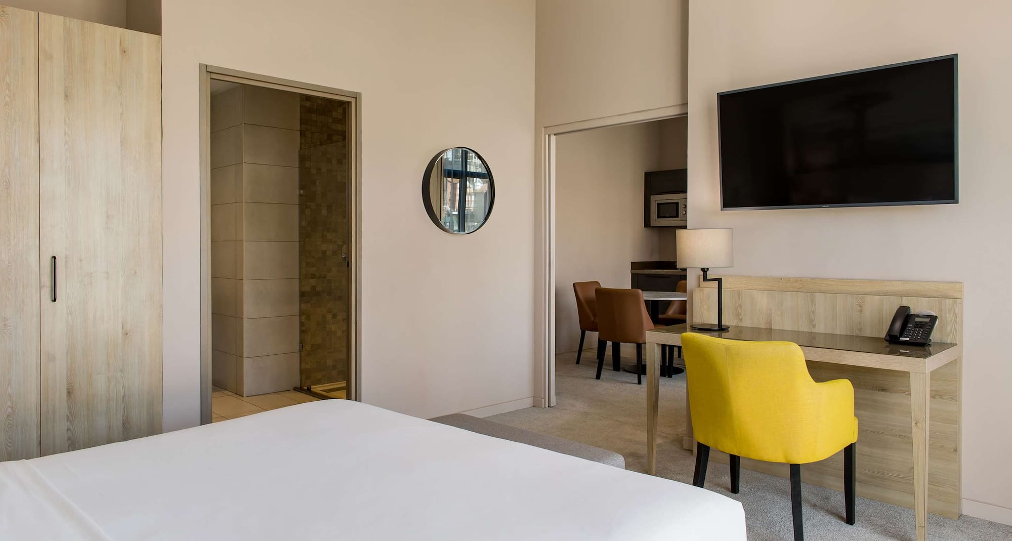 Radisson Serviced Apartments Antananarivo City Center - Premium Apartment with hill view