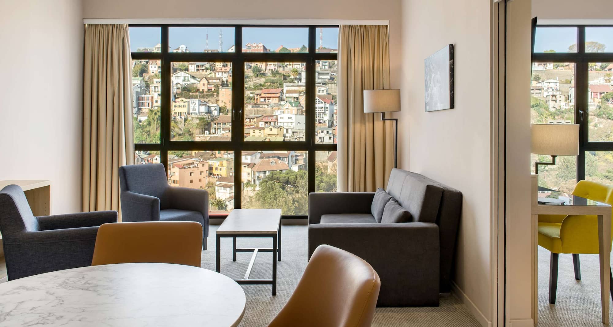 Radisson Serviced Apartments Antananarivo City Center - Premium Apartment with hill view