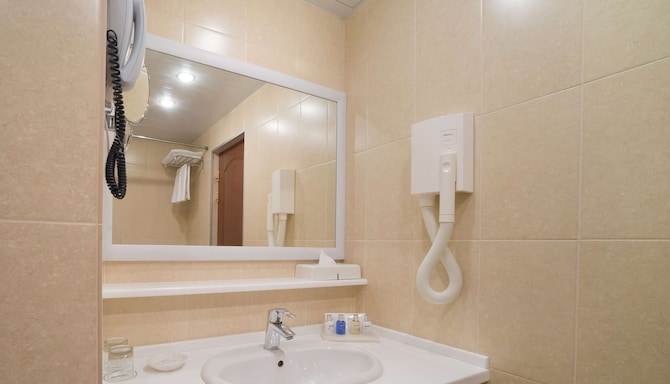 Radisson Slavyanskaya Hotel and Business Centre, Moscow - Guest room bathroom