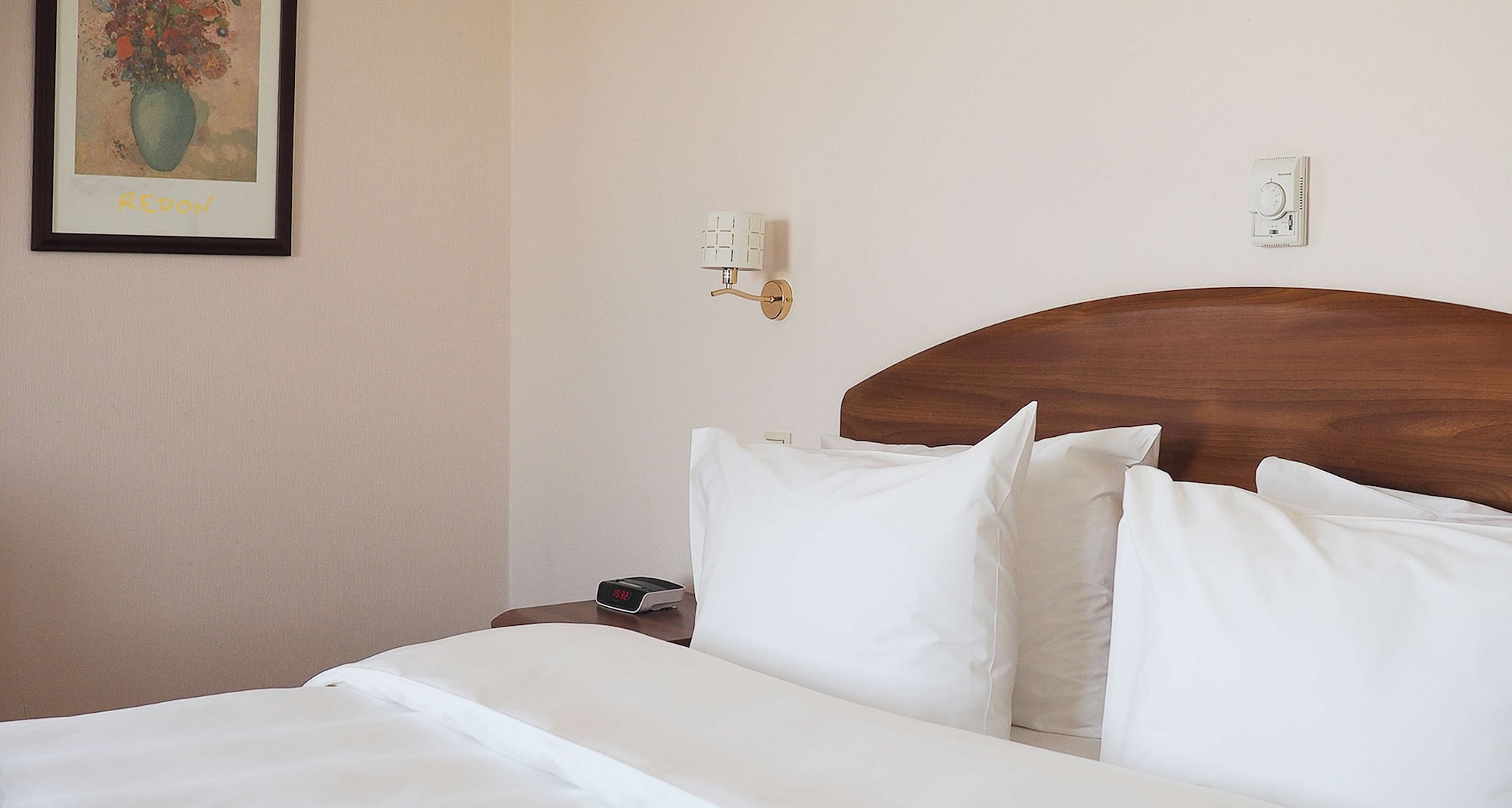 Radisson Slavyanskaya Hotel and Business Centre, Moscow - Guest Room bed