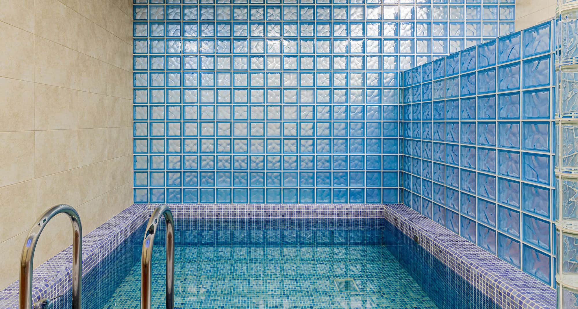 Radisson Slavyanskaya Hotel & Business Center, Moscow - Plunge pool