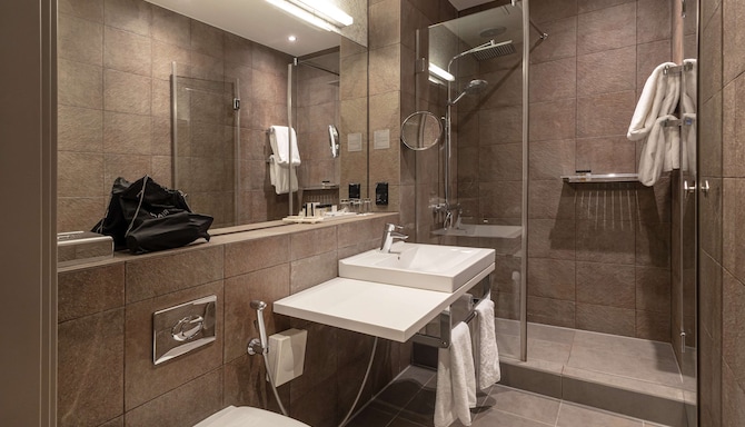 Radisson Sonya Hotel, St. Petersburg - Superior Room bathroom