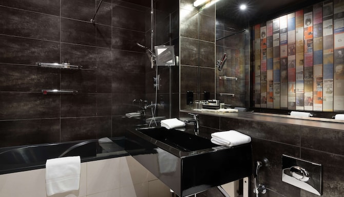Radisson Sonya Hotel, St. Petersburg - Premium Room bathroom