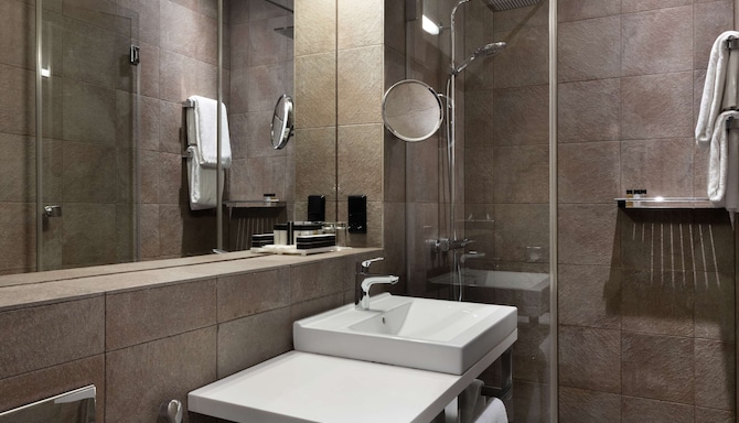 Radisson Sonya Hotel, St. Petersburg - Superior Room bathroom