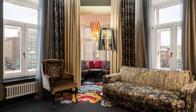 Radisson Sonya Hotel, St. Petersburg - Suite with city view