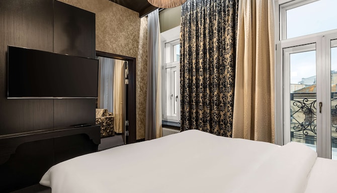 Radisson Sonya Hotel, St. Petersburg - Suite with city view