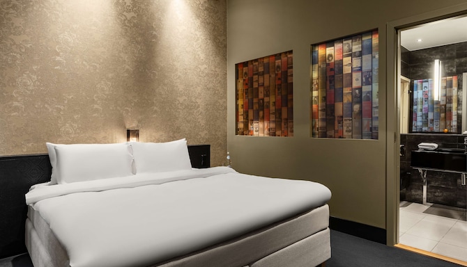 Radisson Sonya Hotel, St. Petersburg - Suite with city view