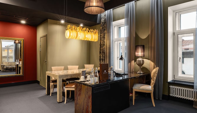 Radisson Sonya Hotel, St. Petersburg - Suite with city view