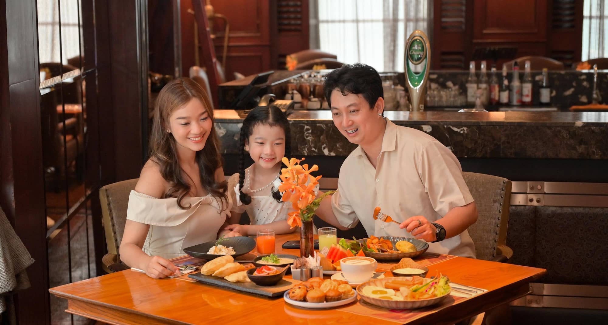 Radisson Suites Bangkok Sukhumvit - Breakfast Area