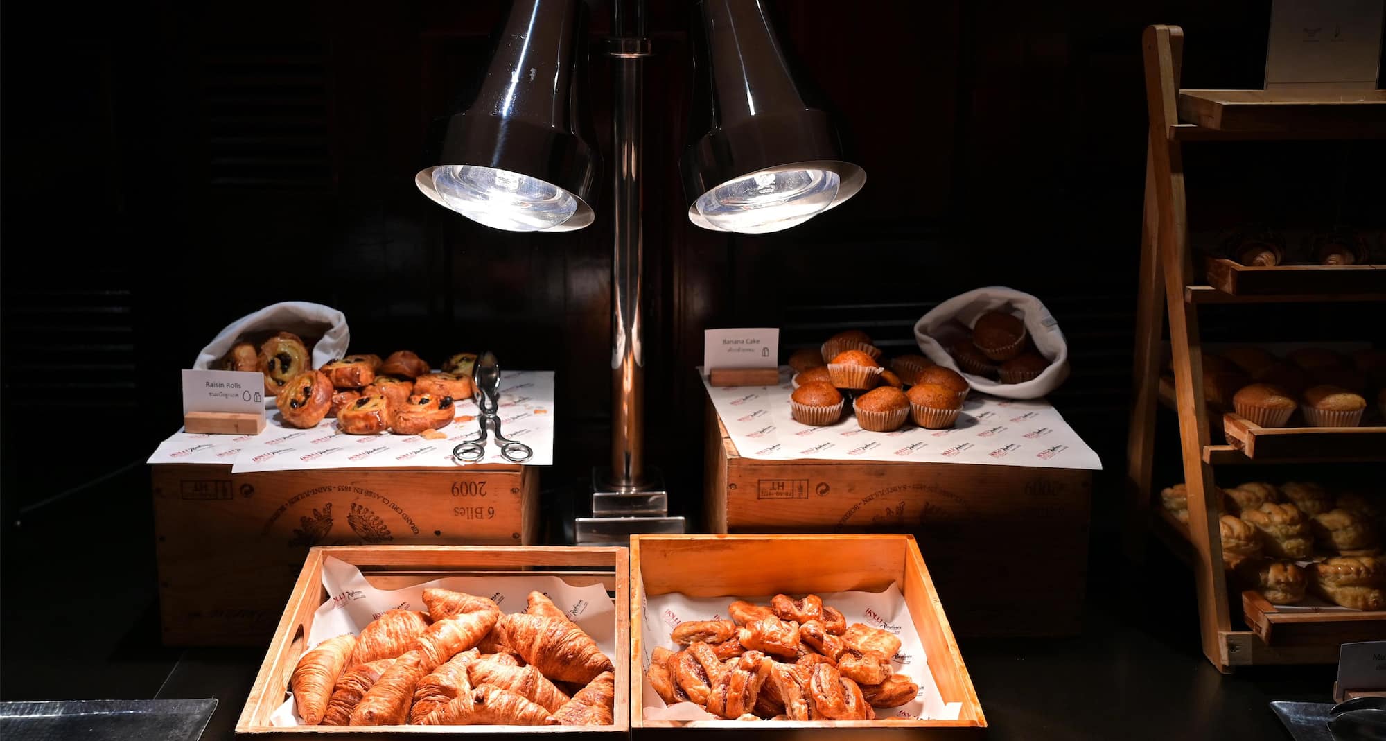 Radisson Suites Bangkok Sukhumvit - Breakfast Area