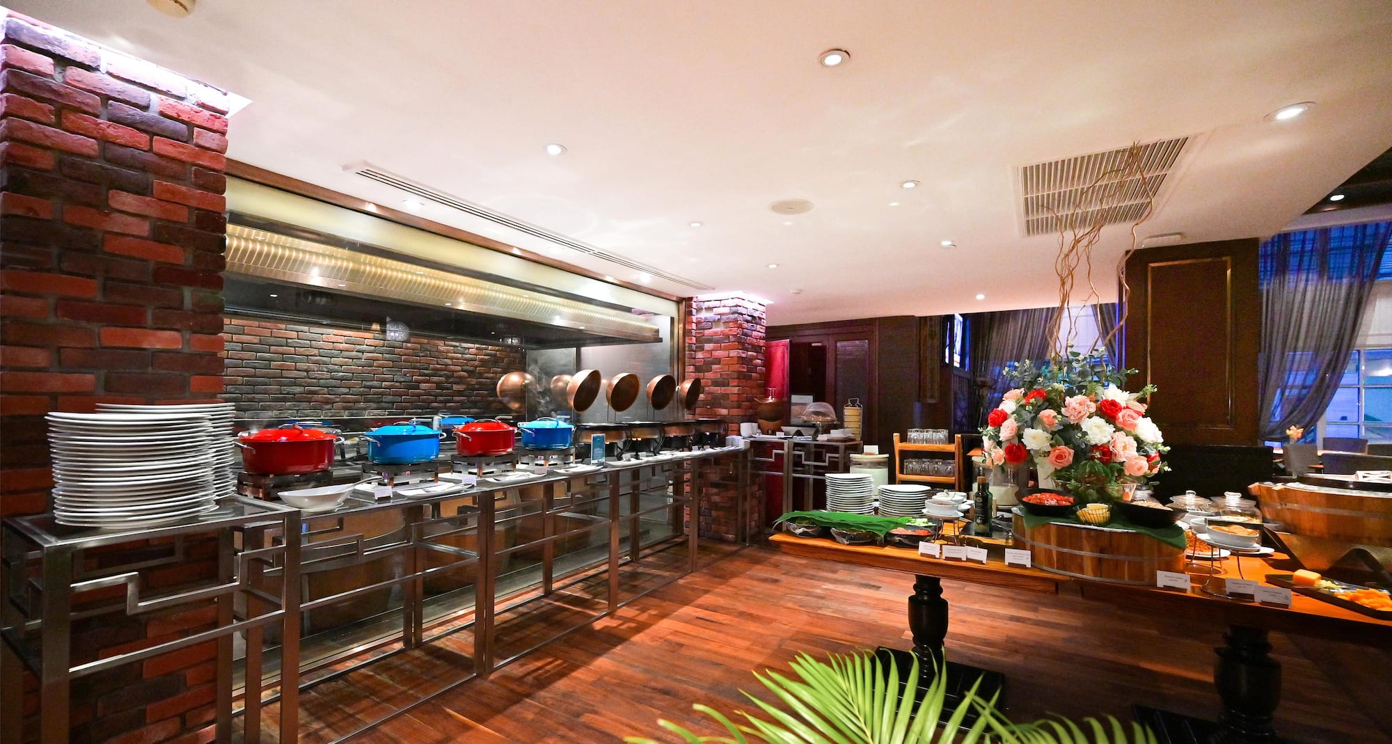 Radisson Suites Bangkok Sukhumvit - Breakfast Area
