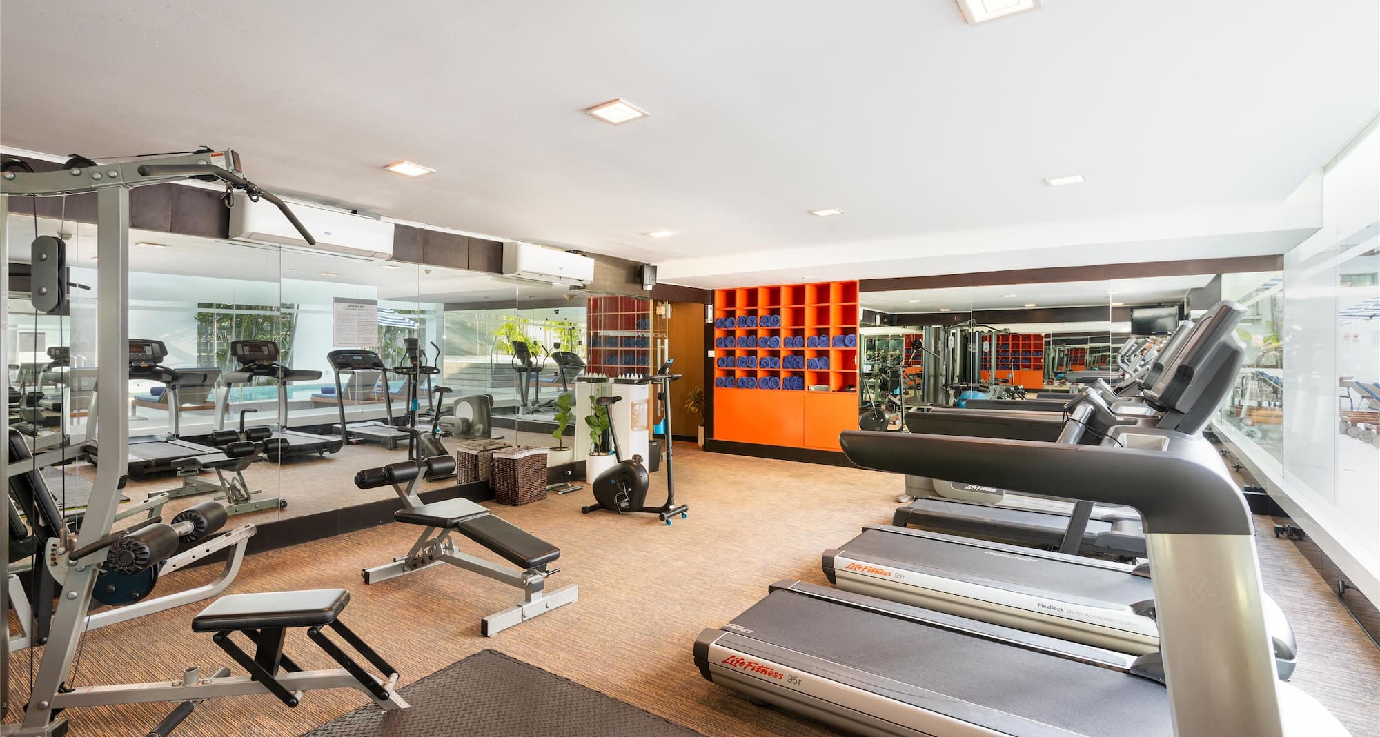 Radisson Suites Bangkok Sukhumvit - Fitness Center