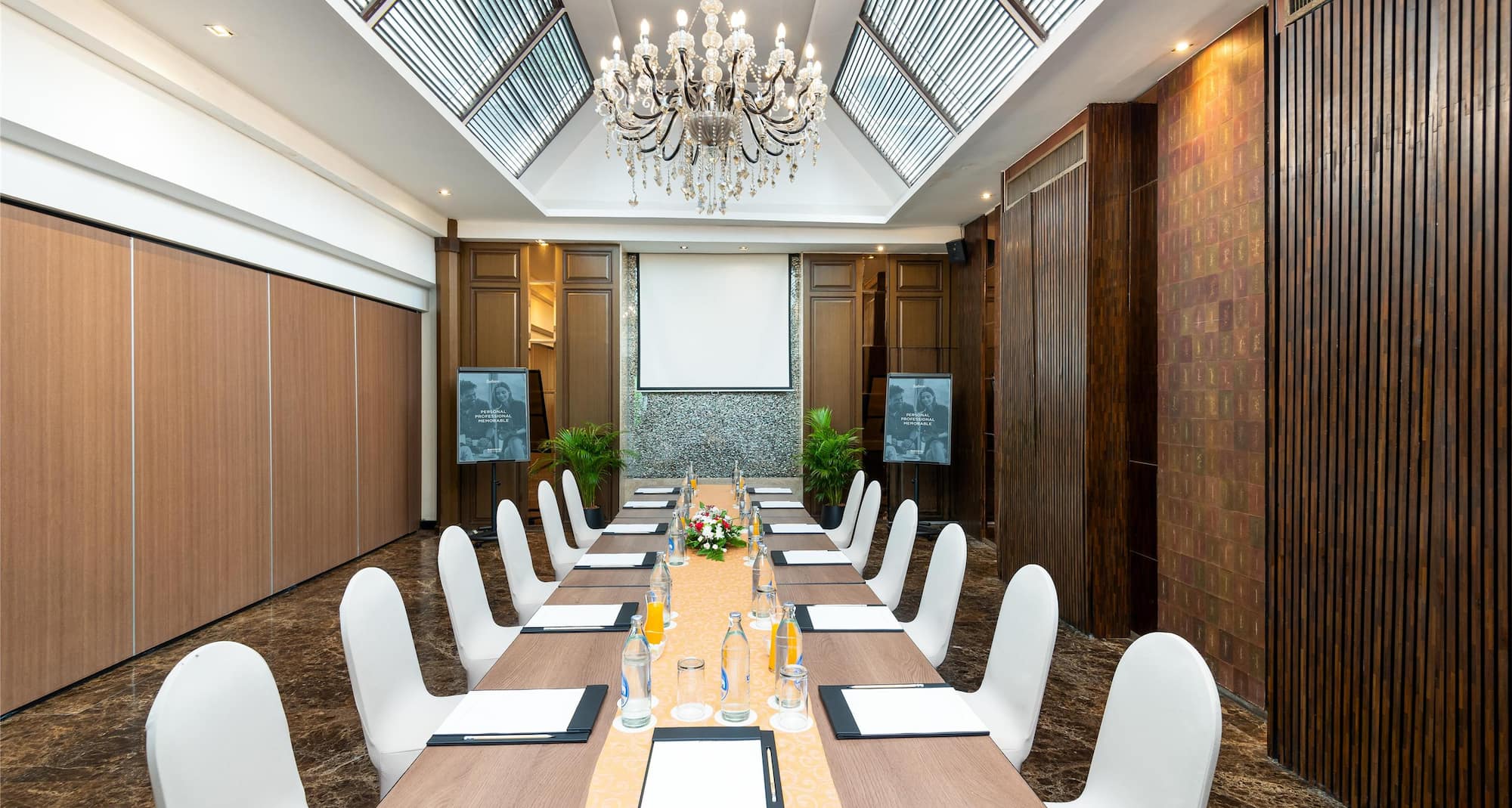 Radisson Suites Bangkok Sukhumvit - Meeting Room