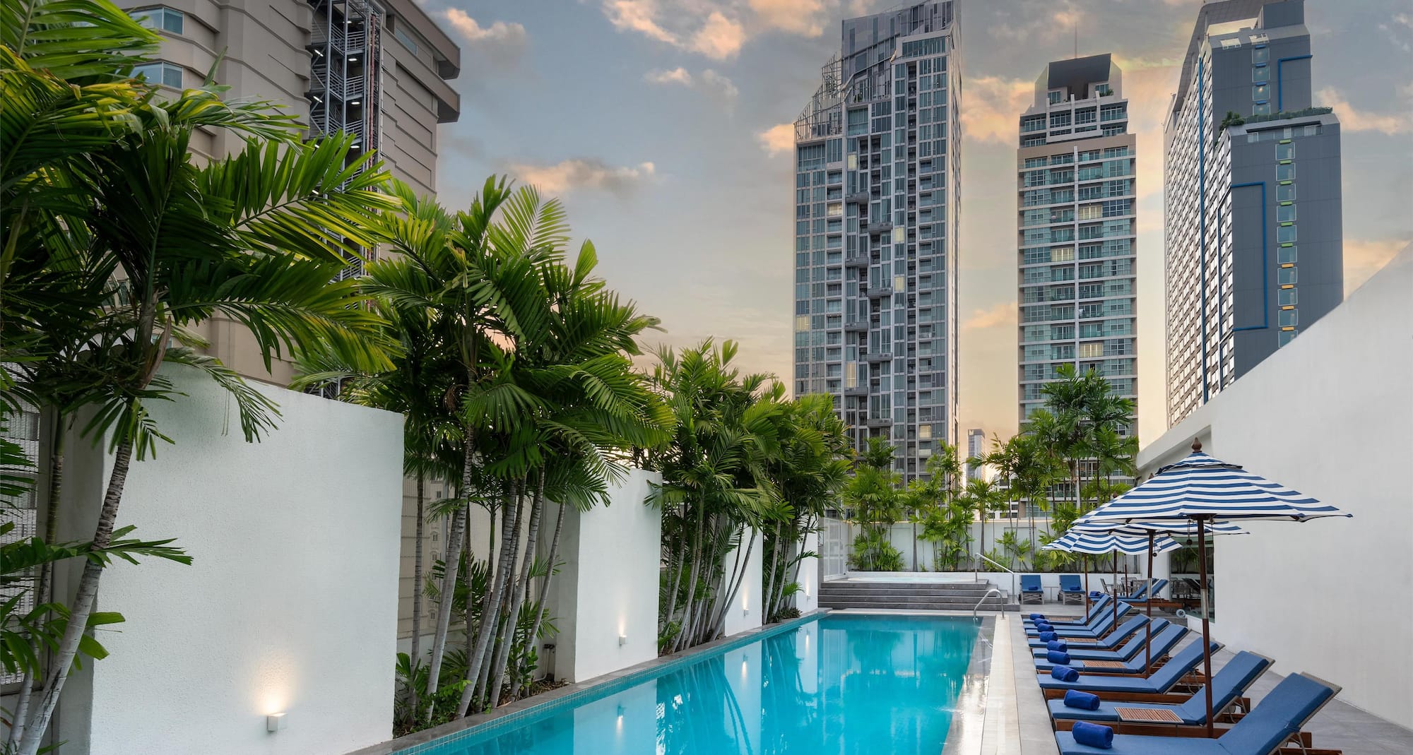 Radisson Suites Bangkok Sukhumvit - Pool