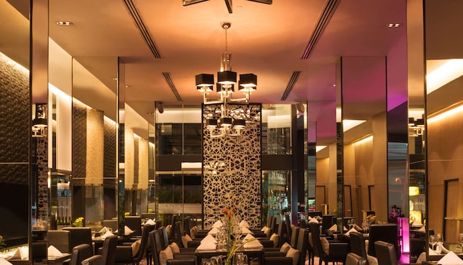 Radisson Suites Bangkok Sukhumvit - Mauve Restaurant