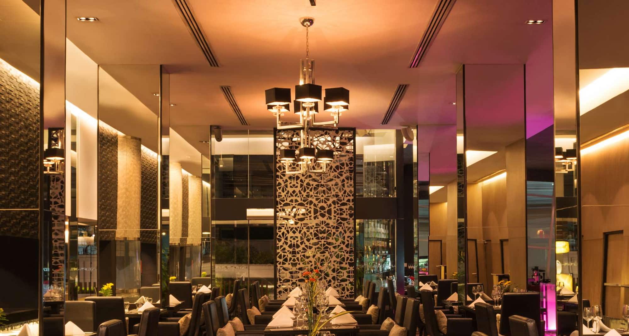 Radisson Suites Bangkok Sukhumvit - ร้านอาหาร Mauve