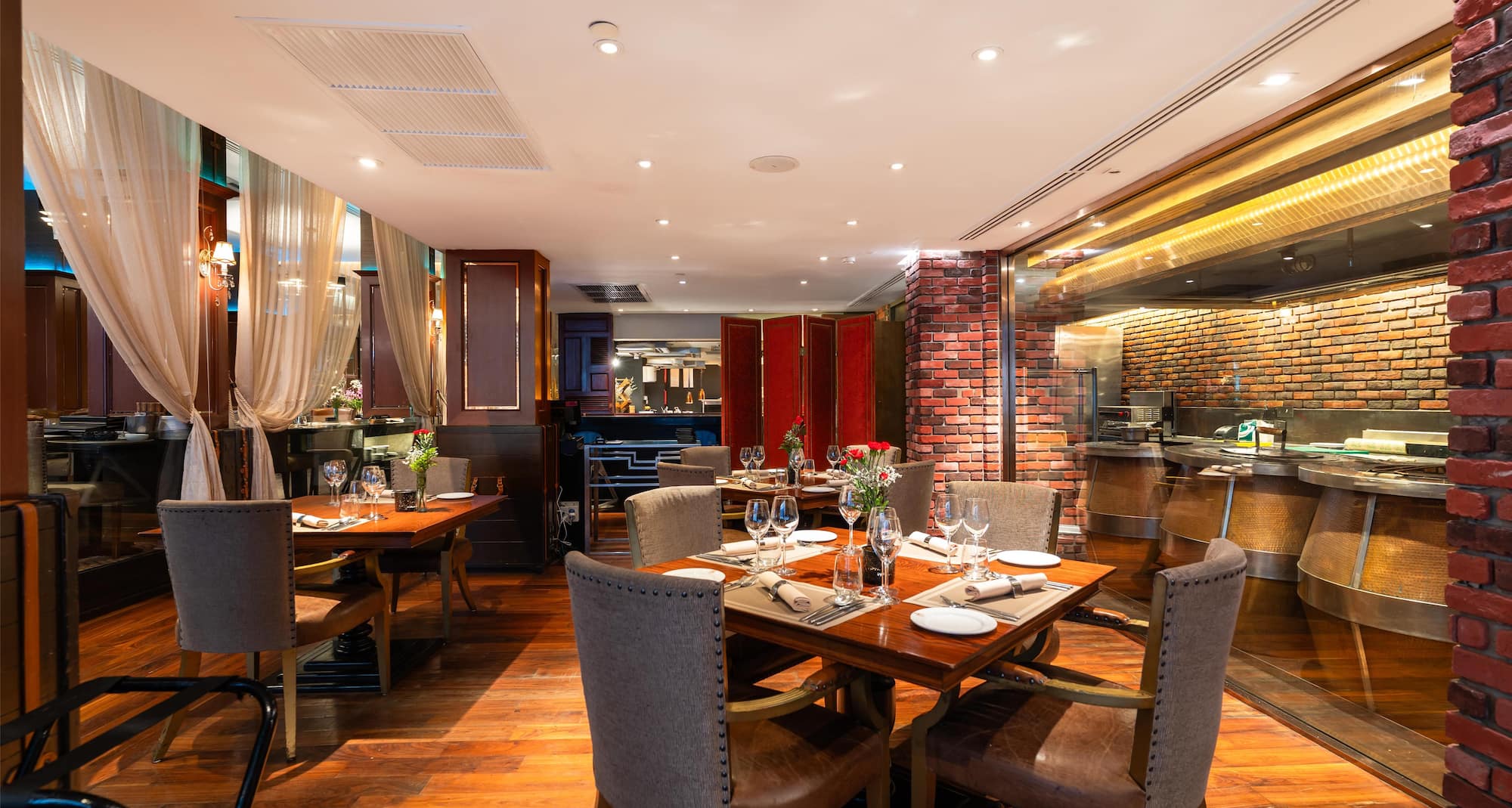 Radisson Suites Bangkok Sukhumvit - Restaurant