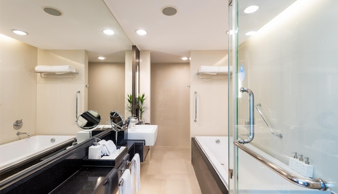 Radisson Suites Bangkok Sukhumvit - Suite