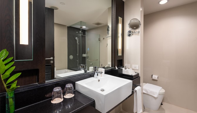 Radisson Suites Bangkok Sukhumvit - Suite Bad