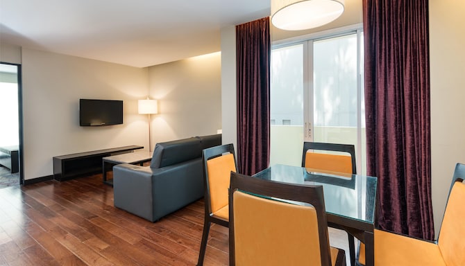 Radisson Suites Bangkok Sukhumvit - Suite