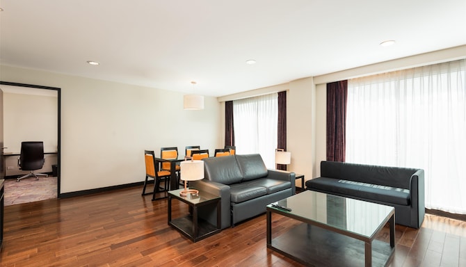 Radisson Suites Bangkok Sukhumvit - Suite