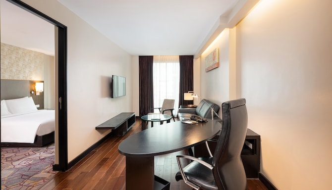 Radisson Suites Bangkok Sukhumvit - Suite