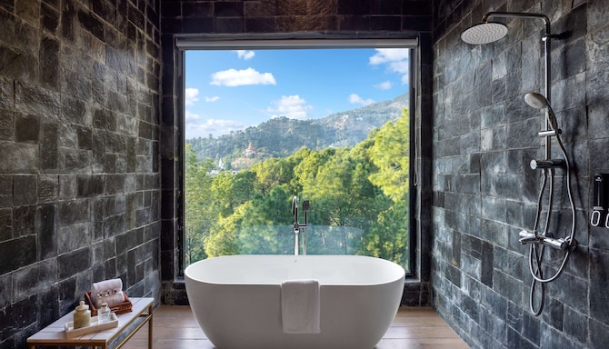 Rakkh Resort, a member of Radisson Individuals Retreats - Premium Suite bathtub