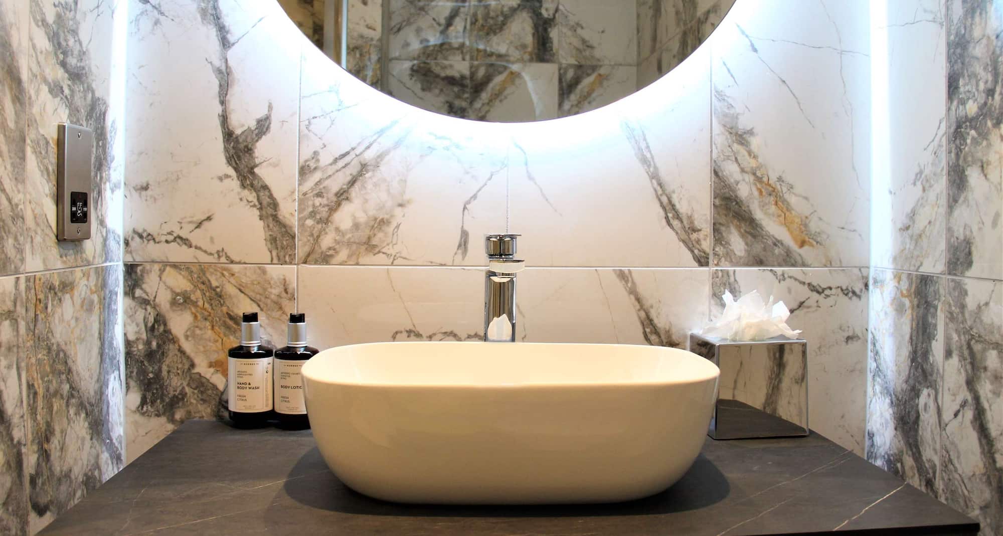 River Ness Hotel, a member of Radisson Individuals - Guest room bathroom