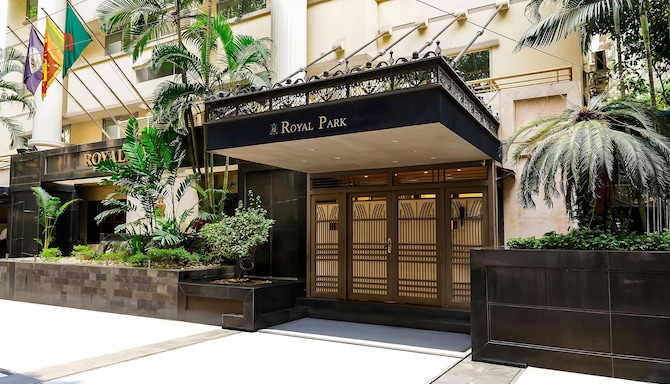 Royal Park Hotel Dhaka, a member of Radisson Individuals - Hotel Entrance
