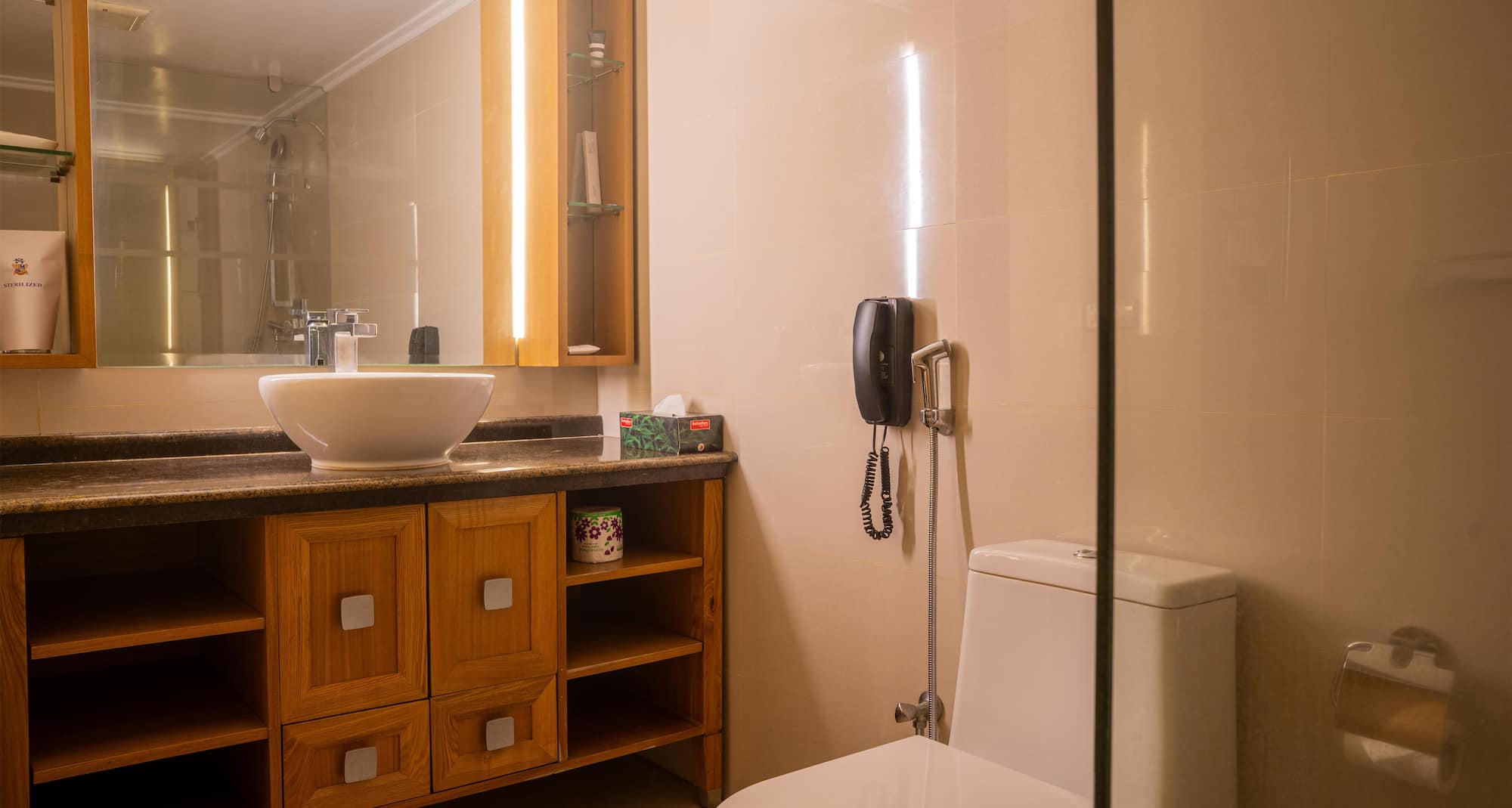 Royal Park Hotel Dhaka, a member of Radisson Individuals - Standard Room Bath
