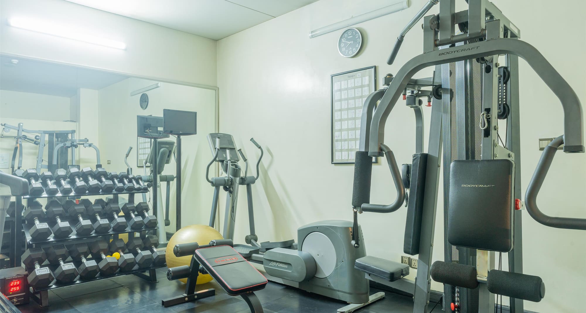 Royal Park Hotel Dhaka, a member of Radisson Individuals - Gymnasium