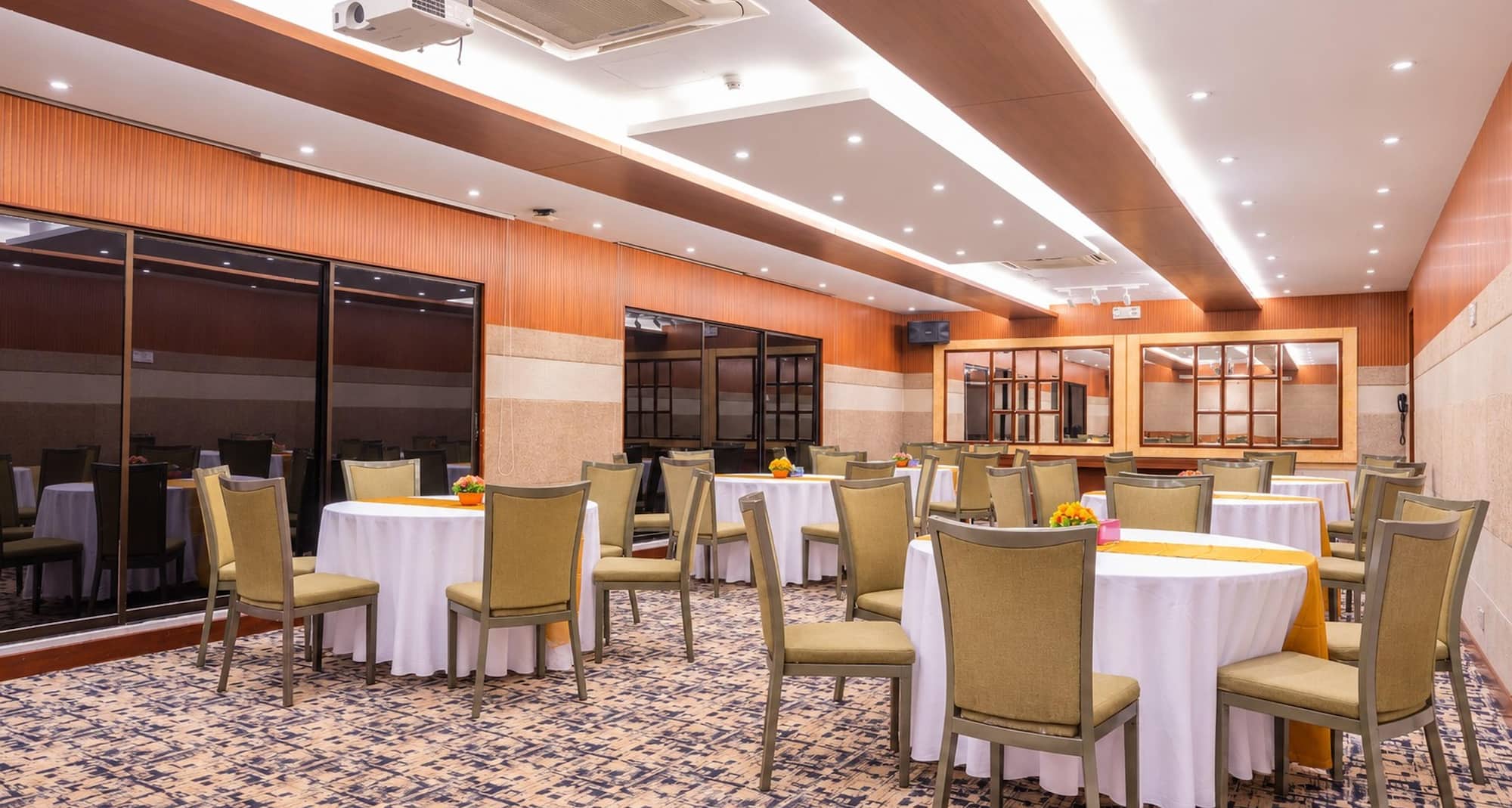 Royal Park Hotel Dhaka, a member of Radisson Individuals - Rooftop Conference
