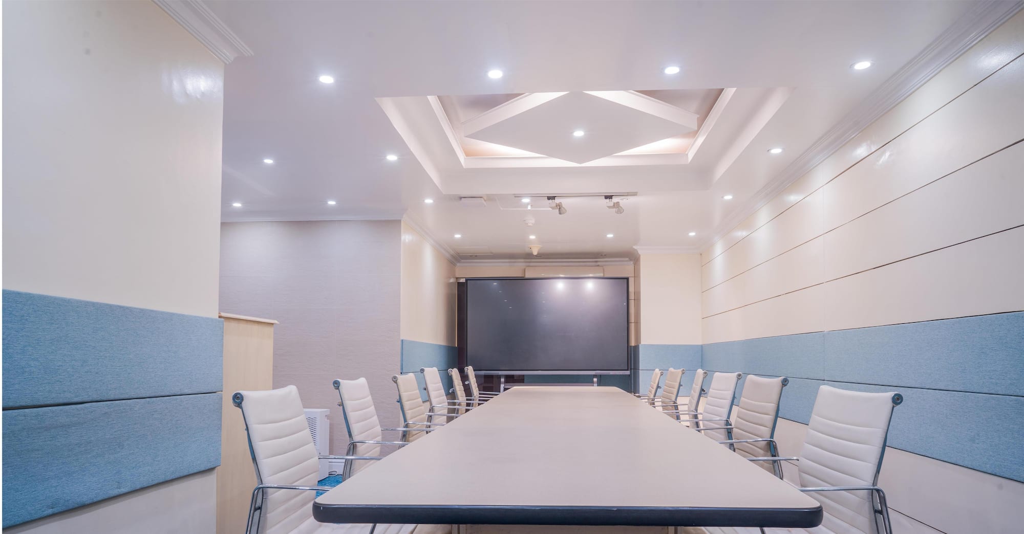 Royal Park Hotel Dhaka, a member of Radisson Individuals - Royal Meeting Room