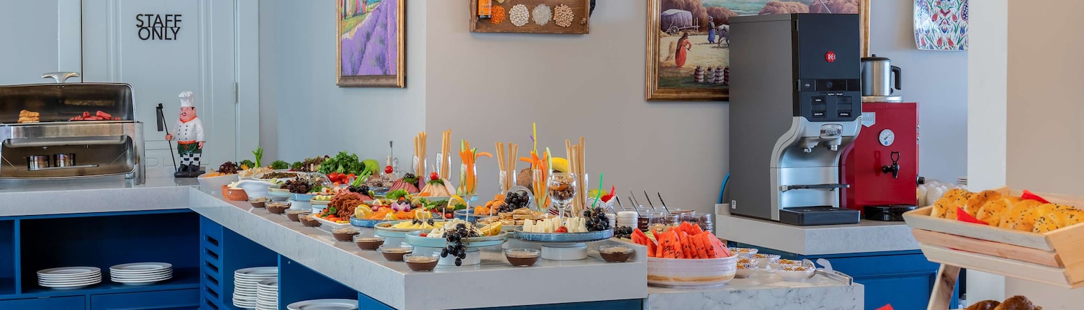 Royan Hotel Hagia Sophia Istanbul, a member of Radisson Individuals - завтрак (шведский стол)