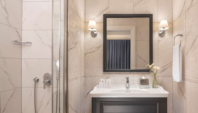 Royan Hotel Hagia Sophia Istanbul, a member of Radisson Individuals - Superior Room  bathroom