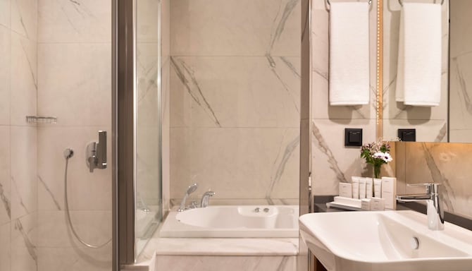 Royan Hotel Hagia Sophia Istanbul, a member of Radisson Individuals - Juniour Suite bathroom