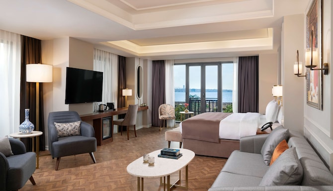 Royan Hotel Hagia Sophia Istanbul, a member of Radisson Individuals - Suite with sea view & whirlpool bath