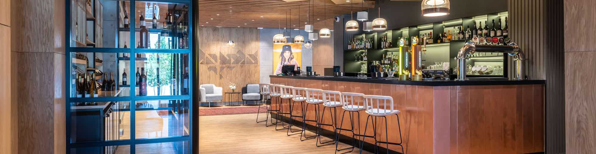 Sadu Hotel Almaty, a member of Radisson Individuals - лаундж в баре