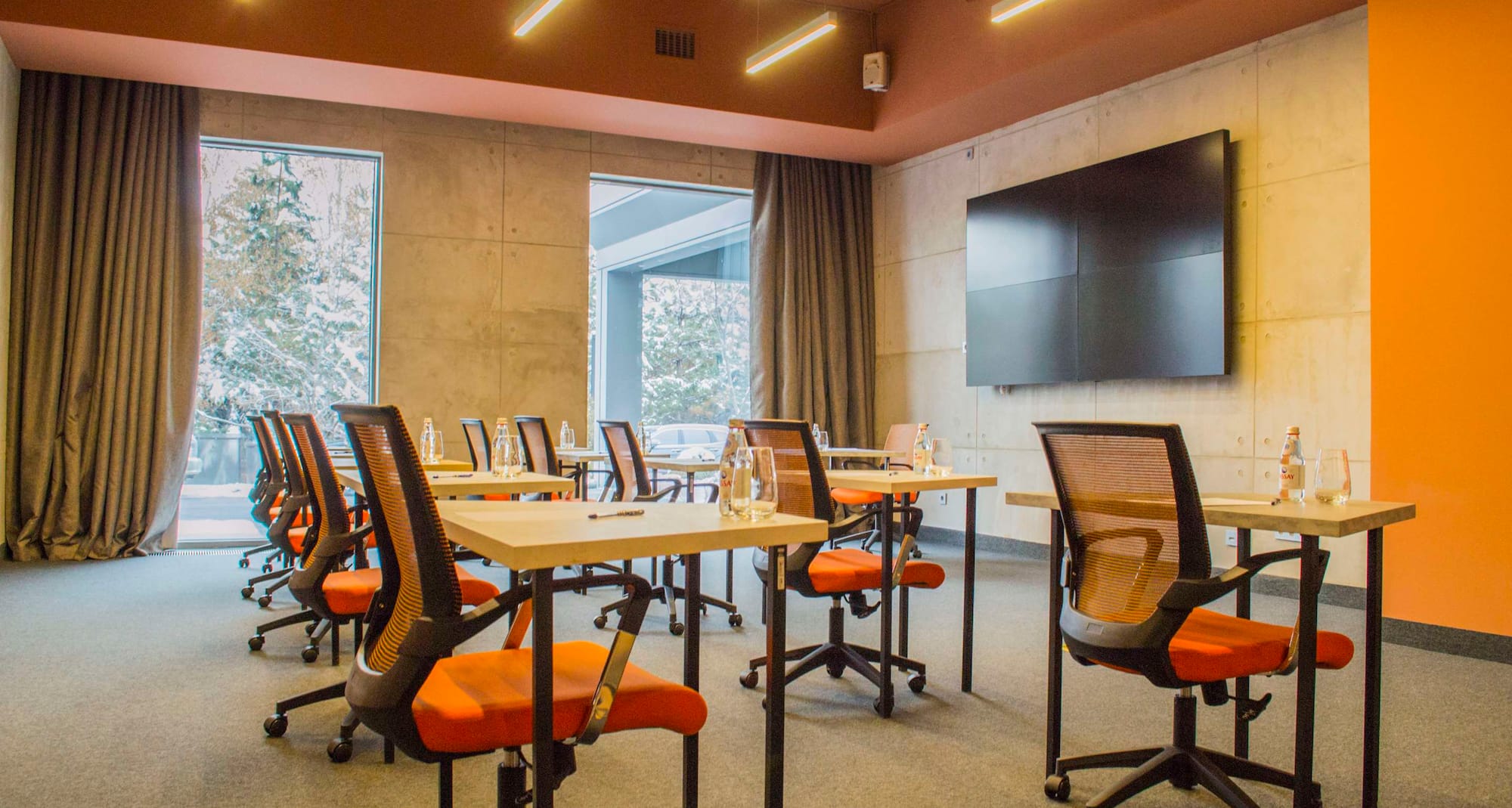 Sadu Hotel Almaty, a member of Radisson Individuals - Meeting room classroom set-up