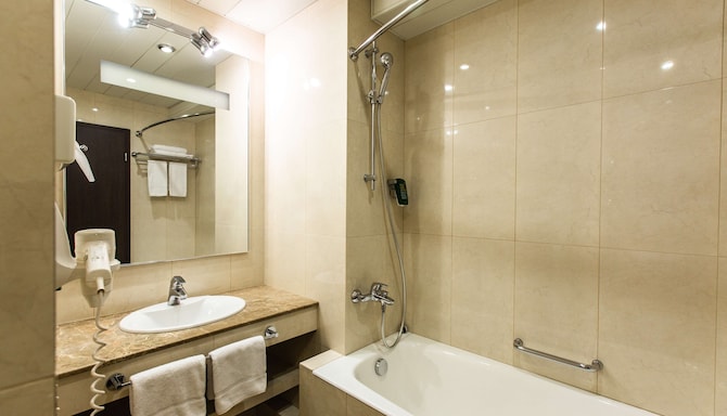 SADU Hotel Moscow, a member of Radisson individuals - Standard Room bathroom