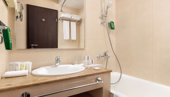 SADU Hotel Moscow, a member of Radisson individuals - Business Class Room bathroom
