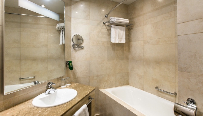 SADU Hotel Moscow, a member of Radisson individuals - Junior Suite bathroom