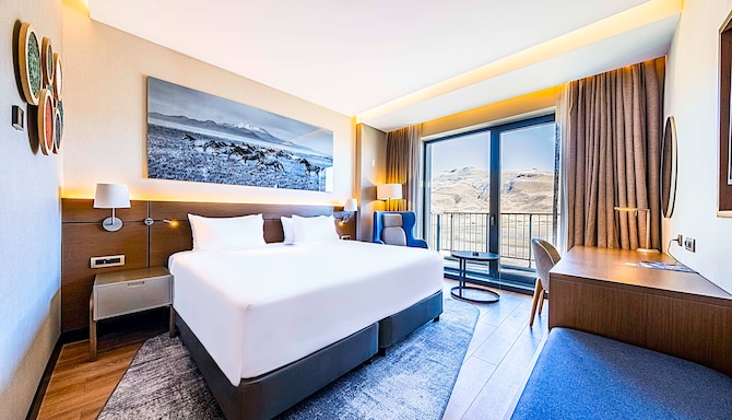 Sky Hotel Erciyes, a member of Radisson Individuals - Standard Room with balcony