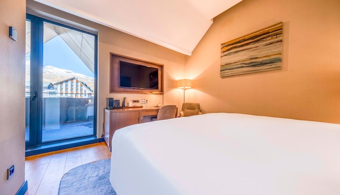Sky Hotel Erciyes, a member of Radisson Individuals - Standard Room with balcony