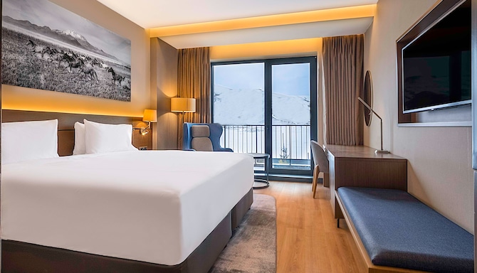 Sky Hotel Erciyes, a member of Radisson Individuals - Standard Room with balcony