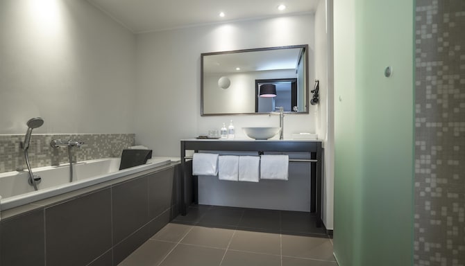 Soro Hotel, a member of Radisson Individuals - Suite bathroom